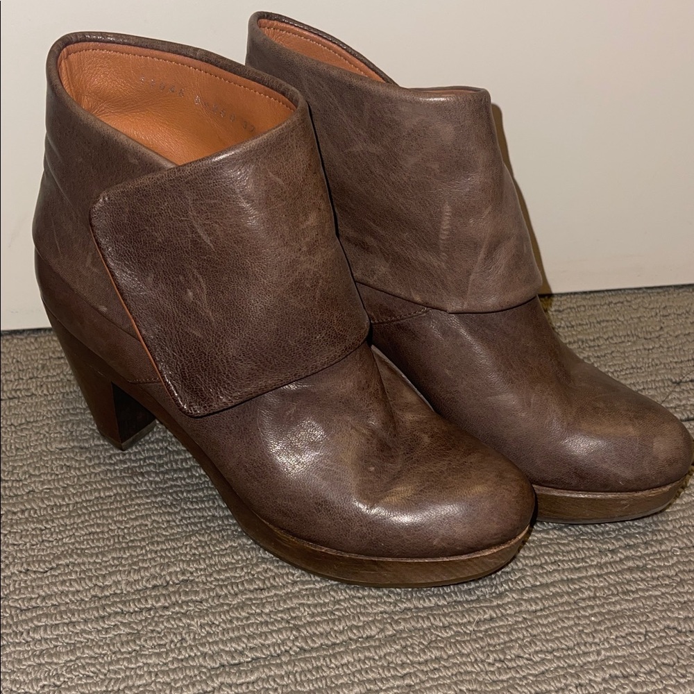 COCLICO Grey/Brown Leather Ankle Booties